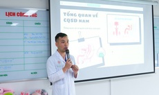 Khám, phẫu thuật nhân đạo cho bé trai bất thường bộ phận sinh dục