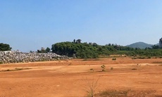 Người dân mệt mỏi khi bãi rác quá tải, nhà máy xử lý rác 'đắp chiếu' vì không có điện