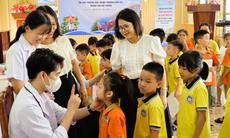 Bệnh viện Nhi Hải Phòng khám sức khỏe miễn phí cho hơn 1000 học sinh tiểu học 
