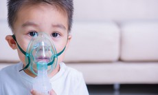 Chăm sóc trẻ bị viêm phế quản đúng cách giúp nhanh hồi phục