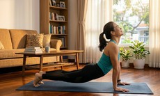 6 bài tập thể dục buổi sáng giúp siết eo hiệu quả sau tuổi 55