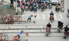 Quy định mới: Xe máy vượt tín hiệu đường sắt có thể bị phạt tới 6 triệu đồng