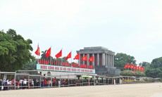 Dòng người nối dài vào Lăng viếng Bác trong ngày đặc biệt