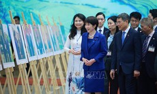 Thủ tướng Lê Minh Hưng và Thủ tướng Nhật Bản tham quan Trưng bày ảnh
