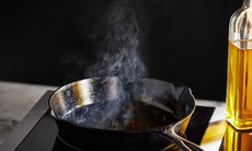 Chuyên gia chỉ ra 6 sai lầm phổ biến khi dùng dầu ăn