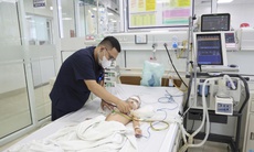 Nhiễm 5 tác nhân hô hấp sau sặc nước, bé 2 tuổi suýt mất mạng