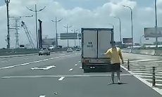 Tại sao dừng xe trên cao tốc vì sự cố nhưng tài xế vẫn bị phạt nặng, trừ điểm GPLX?