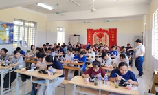 Hàng trăm suất cơm miễn phí tiếp sức sĩ tử giữa ngày thi nắng nóng