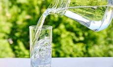 Cảnh giác mất nước, rối loạn điện giải mùa nắng nóng và cách phòng ngừa