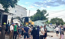 Căn nhà bất ngờ đổ sập khi đang sửa chữa, 3 nạn nhân bị vùi lấp