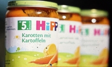 Áo bắt giữ đối tượng liên quan thuốc diệt chuột trong sản phẩm HiPP
