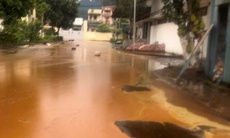 Sét đánh thúng bể chứa nhà máy đường, hàng ngàn tấn mật mía tràn ra ngoài