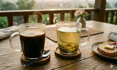 Ai nên uống cà phê, ai nên uống trà vào buổi sáng?