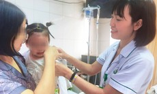 Bé gái 22 tháng tuổi bị chó cắn, nhập viện hoảng loạn, khuôn mặt nhiều vết thương
