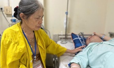 Người mẹ già kiệt quệ về kinh tế mong có 30 triệu đồng để cứu con