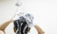 Mùa hè có nên gội đầu hàng ngày?