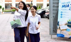 Sĩ tử rạng rỡ rời trường thi môn Toán vì làm bài như ý