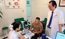 Gần 100 nhà báo, phóng viên được khám, chăm sóc mắt miễn phí