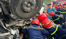 Video giải cứu tài xế mắc kẹt sau vụ tai nạn trên cao tốc La Sơn - Hòa Liên