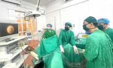 Đau lưng, tiểu buốt, bé trai 8 tuổi được phát hiện mắc bệnh ít gặp