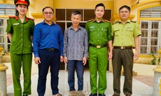Bất ngờ chạm mặt khỉ đuôi lợn giữa đêm, người dân trình báo kiểm lâm