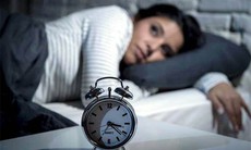 Vì sao phụ nữ tiền mãn kinh dễ bị mất ngủ? Làm gì để cải thiện tình trạng này?