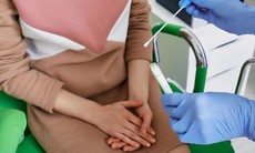 Vì sao phụ nữ tiền mãn kinh dễ bị nhiễm trùng đường tiết niệu?