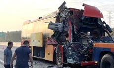 19 người nhập viện sau vụ xe khách tông xe đầu kéo trên cao tốc Phan Thiết - Dầu Giây