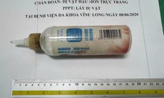 Chai nhựa dài 20cm mắc sâu trong trực tràng sau hành động tự xử của người đàn ông
