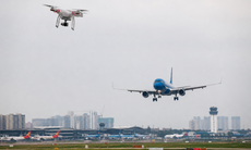 Liên tiếp xảy ra sự cố gần sân bay: Bay drone thế nào để không bị phạt?
