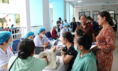 Người dân Hà Nội hào hứng trong ngày đầu khám sức khỏe miễn phí