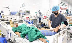 Cụ bà 83 tuổi sốc nhiễm khuẩn, áp xe hoại tử toàn vùng mặt sau khi nhổ răng khôn