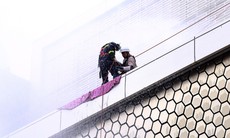 Từ cháy tầng hầm đến cứu người trên mái nhà: Toàn cảnh cuộc diễn tập chữa cháy quy mô lớn tại Hà Nội