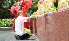 Xúc động dòng người đến tri ân các Anh hùng liệt sĩ tại Công viên Lê Thị Riêng