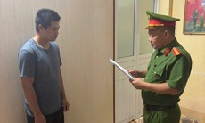 Cởi trần xông vào trụ sở UBND xã, nam thanh niên xúc phạm cán bộ, đập phá tài sản