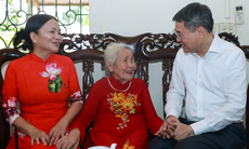 Thủ tướng dâng hương tri ân Anh hùng liệt sĩ, tặng quà người có công tại Lào Cai và Phú Thọ