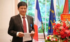 Giáo sư Việt Nam dành gần 40 năm chống suy dinh dưỡng nhận Huân chương của Pháp