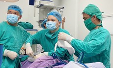 Cấp cứu đồng thời hai bệnh nhân nguy kịch tại Cô Tô