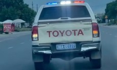 Cảnh sát mở đường giúp ô tô chở sản phụ tới bệnh viện an toàn