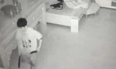 Lẻn vào nhà qua ô thông gió, dùng dao cướp tài sản của người mẹ trẻ đang ngủ