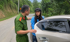 Đội tóc giả, cố thủ trong ô tô, Trần Văn Tam vẫn bị bắt