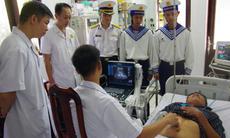 Kịp thời cấp cứu ngư dân bị tắc mật trong lúc đánh bắt hải sản