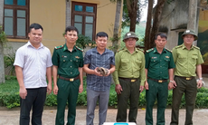 Loài động vật quý hiếm bọc giáp đầy mình lạc vào nhà dân