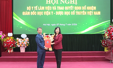 Bộ trưởng Bộ Y tế Đào Hồng Lan trao quyết định bổ nhiệm Giám đốc Học viện Y - Dược học cổ truyền Việt Nam