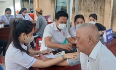 Ra quân khám sức khỏe miễn phí cho người dân ở Khánh Hòa