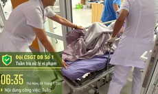 Bác sĩ đỡ đẻ cho sản phụ ngay trên xe ô tô đặc chủng CSGT