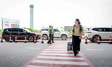Bóc trần chiêu 'bán khách' ở sân bay Nội Bài, 'cò mồi' hét giá cao ăn chênh lệch