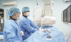 Nút mạch kết hợp phẫu thuật nội soi điều trị ung thư gan đa ổ