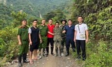 Bắt đối tượng bị truy nã tội giết người trốn trong rừng sâu