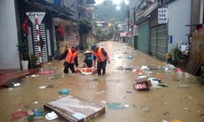 5 người thương vong, gần 4000 ngôi nhà vẫn ngập do mưa lũ những ngày qua